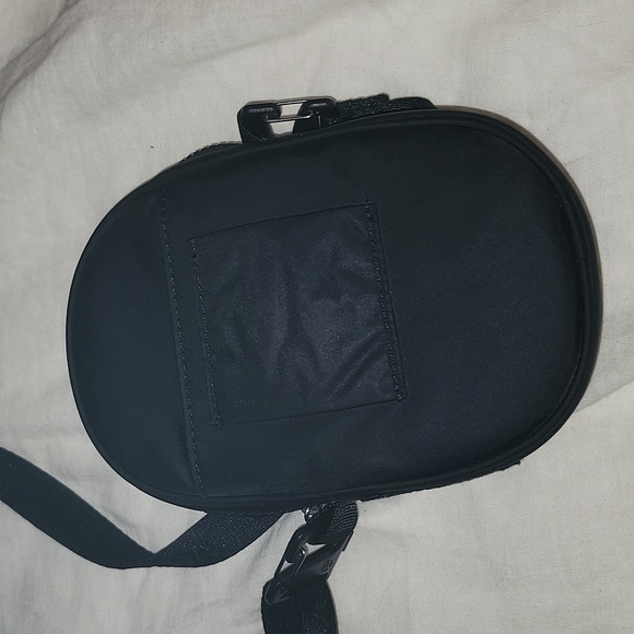 Team Canada Lululemon Crossbody - Picture 3 of 6